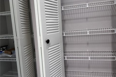 Снять в аренду кондоминиум в Майами, Флорида 2 спальни, 99.87м2, № 2072354 - фото 17