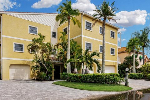 House in Longboat Key, Florida 6 bedrooms, 434.41 sq.m. № 2259450