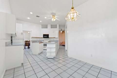 Casa en venta en Homestead, Florida, 4 dormitorios, 220.64 m2 № 1953968 - foto 10