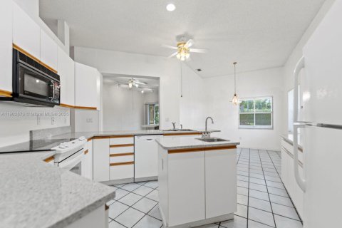 Casa en venta en Homestead, Florida, 4 dormitorios, 220.64 m2 № 1953968 - foto 13