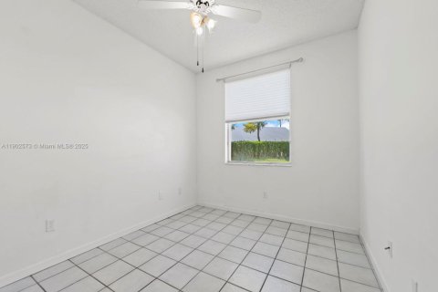 Casa en venta en Homestead, Florida, 4 dormitorios, 220.64 m2 № 1953968 - foto 23