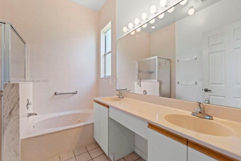 Casa en venta en Homestead, Florida, 4 dormitorios, 220.64 m2 № 1953968 - foto 18