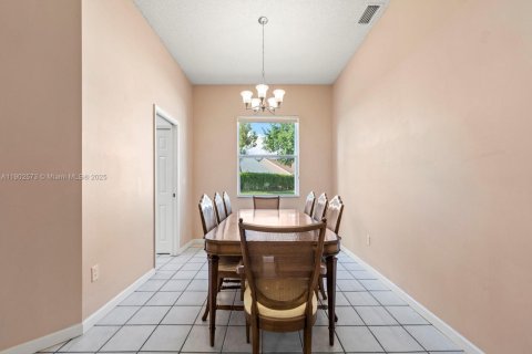 Casa en venta en Homestead, Florida, 4 dormitorios, 220.64 m2 № 1953968 - foto 5