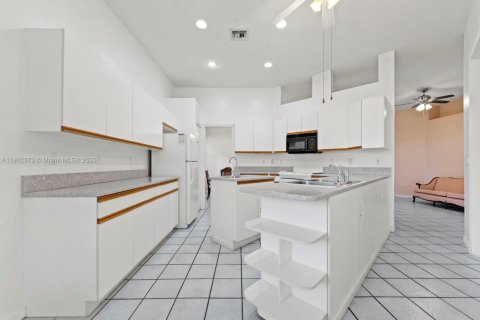 Casa en venta en Homestead, Florida, 4 dormitorios, 220.64 m2 № 1953968 - foto 11