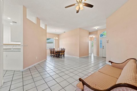 Casa en venta en Homestead, Florida, 4 dormitorios, 220.64 m2 № 1953968 - foto 4