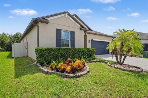 House in Land O' Lakes, Florida 4 bedrooms, 191.47 sq.m. № 2347187