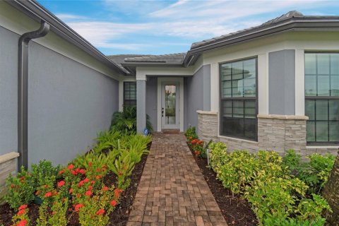 House in Oakland Park, Florida 4 bedrooms, 239.13 sq.m. № 2394475 - photo 2