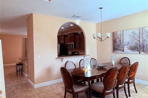 Casa en venta en Davenport, Florida, 6 dormitorios, 275.27 m2 № 2422819 - foto 3