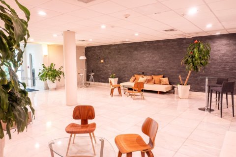 Condo in Miami Beach, Florida, 1 bedroom № 2152974 - photo 13
