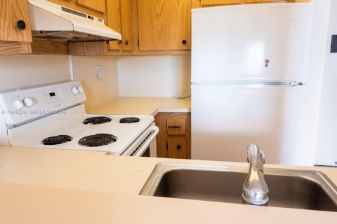 Condo in Miami Beach, Florida, 1 bedroom № 2152974 - photo 7