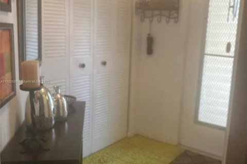Condo in Tamarac, Florida, 2 bedrooms  № 1868752 - photo 2