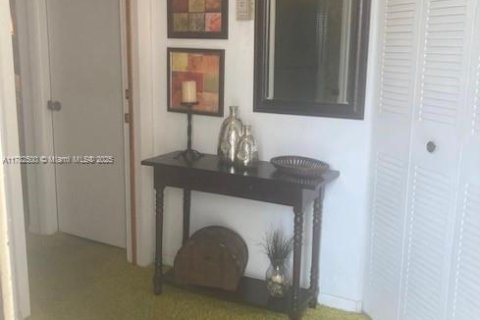 Condo in Tamarac, Florida, 2 bedrooms  № 1868752 - photo 3