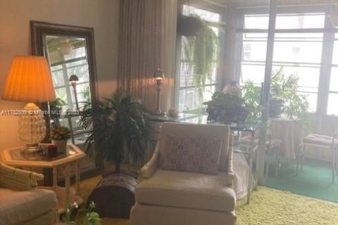 Condo in Tamarac, Florida, 2 bedrooms  № 1868752 - photo 5