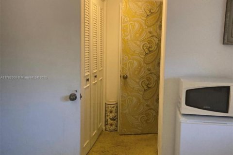 Condo in Tamarac, Florida, 2 bedrooms  № 1868752 - photo 11