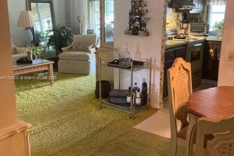 Condo in Tamarac, Florida, 2 bedrooms  № 1868752 - photo 1
