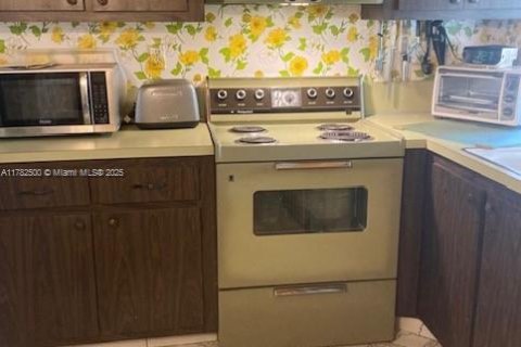 Condo in Tamarac, Florida, 2 bedrooms  № 1868752 - photo 6