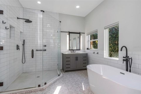 House in Valrico, Florida 4 bedrooms, 243.22 sq.m. № 1376640 - photo 25