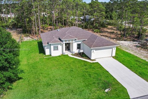 House in Lehigh Acres, Florida 3 bedrooms, 165.18 sq.m. № 1863561 - photo 2