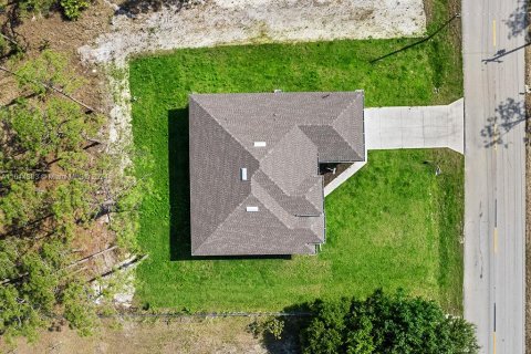 House in Lehigh Acres, Florida 3 bedrooms, 165.18 sq.m. № 1863561 - photo 3
