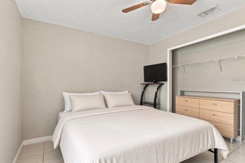 Commercial property in Tampa, Florida 6 bedrooms, 159.33 sq.m. № 2383868 - photo 9