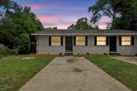 Commercial property in Tampa, Florida 6 bedrooms, 159.33 sq.m. № 2383868
