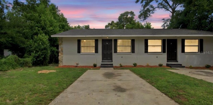 Commercial property in Tampa, Florida 6 bedrooms, 159.33 sq.m. № 2383868