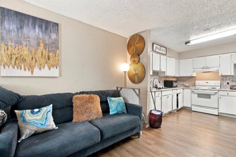 Commercial property in Tampa, Florida 6 bedrooms, 159.33 sq.m. № 2383868 - photo 16