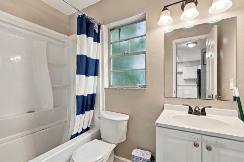 Commercial property in Tampa, Florida 6 bedrooms, 159.33 sq.m. № 2383868 - photo 10