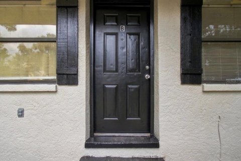 Commercial property in Tampa, Florida 6 bedrooms, 159.33 sq.m. № 2383868 - photo 14