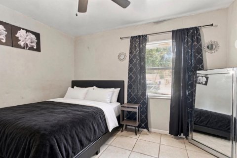 Commercial property in Tampa, Florida 6 bedrooms, 159.33 sq.m. № 2383868 - photo 27