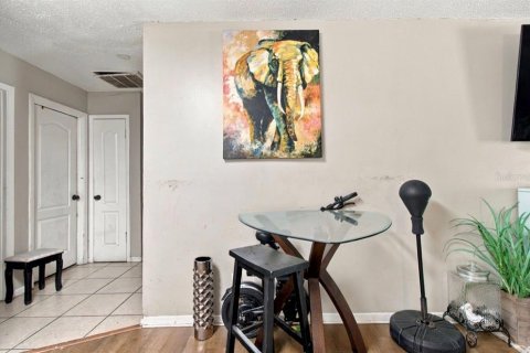 Commercial property in Tampa, Florida 6 bedrooms, 159.33 sq.m. № 2383868 - photo 20