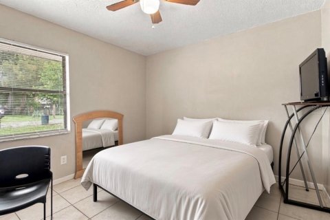 Commercial property in Tampa, Florida 6 bedrooms, 159.33 sq.m. № 2383868 - photo 12