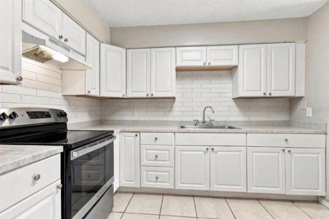 Commercial property in Tampa, Florida 6 bedrooms, 159.33 sq.m. № 2383868 - photo 7