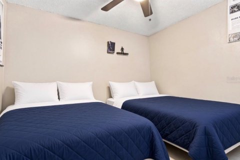 Commercial property in Tampa, Florida 6 bedrooms, 159.33 sq.m. № 2383868 - photo 24
