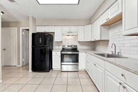 Commercial property in Tampa, Florida 6 bedrooms, 159.33 sq.m. № 2383868 - photo 6