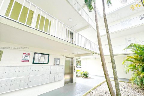 Copropriété à vendre à Sunrise, Floride: 2 chambres, 87.7 m2 № 1934217 - photo 17