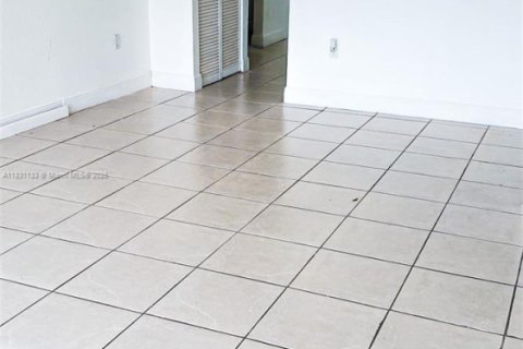 Copropriété à vendre à Sunrise, Floride: 2 chambres, 87.7 m2 № 1934217 - photo 11