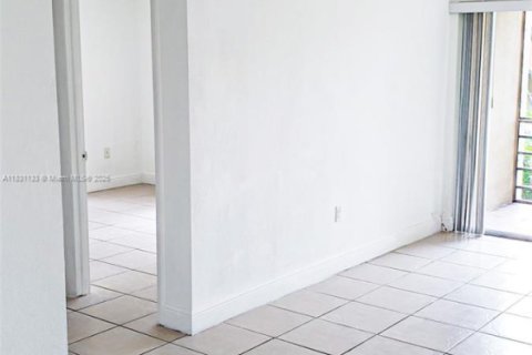 Copropriété à vendre à Sunrise, Floride: 2 chambres, 87.7 m2 № 1934217 - photo 12