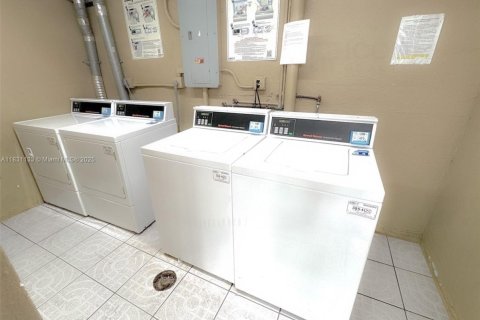 Copropriété à vendre à Sunrise, Floride: 2 chambres, 87.7 m2 № 1934217 - photo 18