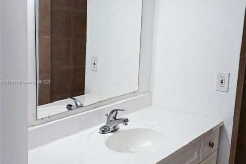 Copropriété à vendre à Sunrise, Floride: 2 chambres, 87.7 m2 № 1934217 - photo 13