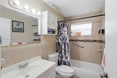 Купить виллу или дом в Санрайз, Флорида 3 спальни, 96.62м2, № 2412510 - фото 12