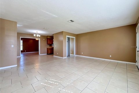Villa ou maison à louer à Winter Haven, Floride: 3 chambres, 157.19 m2 № 2430845 - photo 3