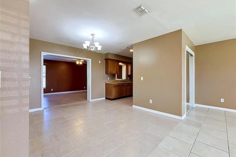 Villa ou maison à louer à Winter Haven, Floride: 3 chambres, 157.19 m2 № 2430845 - photo 5