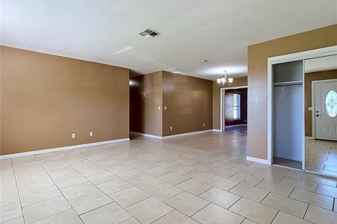 Villa ou maison à louer à Winter Haven, Floride: 3 chambres, 157.19 m2 № 2430845 - photo 2