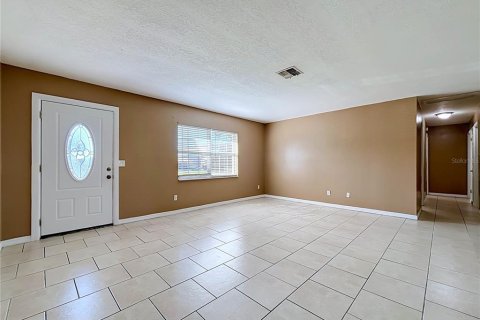 Villa ou maison à louer à Winter Haven, Floride: 3 chambres, 157.19 m2 № 2430845 - photo 4