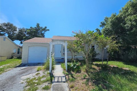 Casa en venta en Saint Petersburg, Florida, 3 dormitorios, 83.61 m2 № 1851454 - foto 1