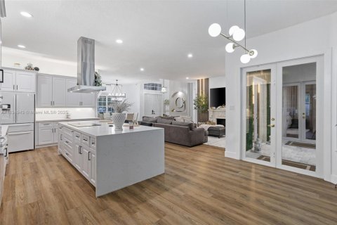 House in Miramar, Florida 5 bedrooms, 269.51 sq.m. № 1817654 - photo 18