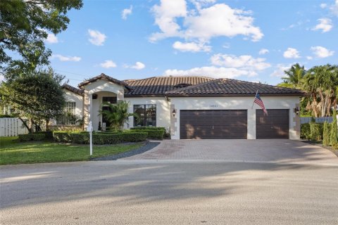 House in Miramar, Florida 5 bedrooms, 269.51 sq.m. № 1817654 - photo 10