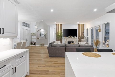 House in Miramar, Florida 5 bedrooms, 269.51 sq.m. № 1817654 - photo 17