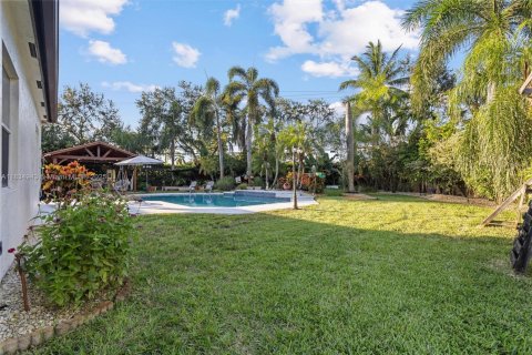 House in Miramar, Florida 5 bedrooms, 269.51 sq.m. № 1817654 - photo 27